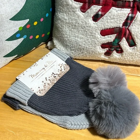 Mommy and me color block beanie 2 pc set - Picture 1 of 6